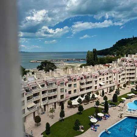 видовые 2-комнатное в комплексе Varna South Bay Apartmán *